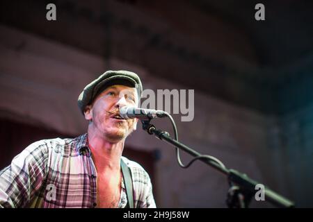 EXKLUSIV - der nordirische Singer Songwriter Foy Vance live auf der Bühne in der Bush Hall in London. Stockfoto