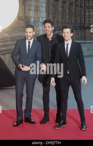 Liam Payne, Ben Haenow und Louis Tomlinson (von links nach rechts) kommen auf dem roten Teppich für die Spendenaktion „Believe in Magic“ Cinderella Ball im Natural History Museum in London an Stockfoto