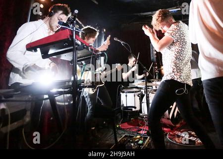 Tommy Wright von Young Kato spielt live auf der Bühne Das letzte Datum ihrer UK Tour in Borderline London Stockfoto