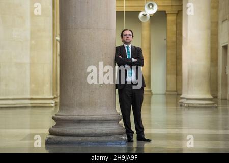 Alex Farquharson, neuer Direktor der Tate Britain, posiert für Pressefotos in der Tate Britain Galerie. Alex war zuvor Gründungsdirektor von Nottingham Contemporary und ein etablierter Kurator für britische Kunst. Zitat: „Ich freue mich, Tate als Direktor der Tate Britain beizutreten. Als Heimat von 500 Jahren britischer Kunst hat die Tate Britain eine einzigartige und faszinierende Position im kulturellen Leben der Nation. Ich freue mich auf die Zusammenarbeit mit einem hochqualifizierten und erfahrenen Kuratorenteam, um diese Geschichte mit Publikum aller Art zu teilen.“ Stockfoto