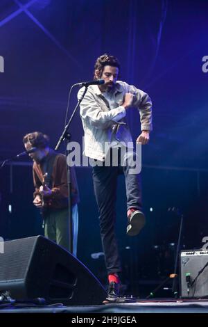 Devendra Banhart tritt auf der Woods Stage am 4. Tag des 2016 End of the Road Festivals in Larmer Tree Gardens in Dorset auf. Bilddatum: Sonntag, 4. September 2016. Bildnachweis sollte lauten: Richard Gray/ EMPICS Entertainment. Stockfoto