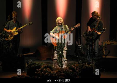 Laura Marling tritt nach der Veröffentlichung ihres neuen Albums Semper Femina live auf der Bühne im Roundhouse in London auf. Fototermin: Freitag, 17. März 2017. Bildnachweis sollte lauten: Richard Gray/EMPICS Entertainment Stockfoto