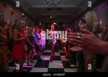 Drag Artists Haus of Eden bei der Lost in Disco Night in der Bush Hall in London. Fototermin: Samstag, 17. Juni 2017. Bildnachweis sollte lauten: Richard Gray/EMPICS Entertainment. Stockfoto