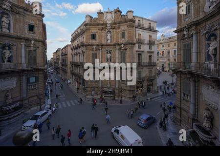 Die Quattro Canti Kreuzung in Palermo. Aus einer Serie von Reisefotos in Sizilien, Italien. Fototermin: Samstag, 7. Oktober 2017. Bildnachweis sollte lauten: Richard Gray/EMPICS Entertainment Stockfoto