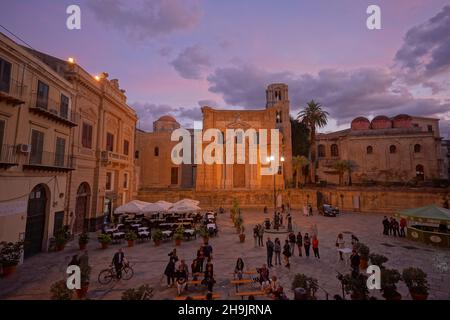 Die Kirche Santa Maria dell'Ammiraglio bei Sonnenuntergang in Palermo. Aus einer Serie von Reisefotos in Sizilien, Italien. Fototermin: Samstag, 7. Oktober 2017. Bildnachweis sollte lauten: Richard Gray/EMPICS Entertainment Stockfoto