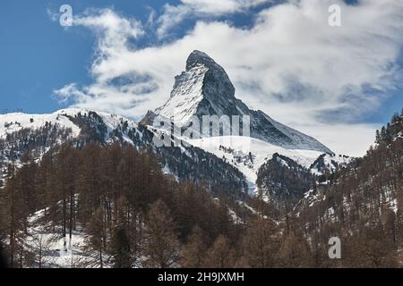 Matterhorn Winterlandschaft mit Wolken in Bewegung Stockfoto