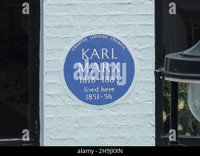 Ansichten der blauen Gedenktafel, auf der Karl Marx zwischen 1851 und 1856 in der 28 Dean Street, London lebte. Es ist der 200th. Jahrestag der Geburt von Marx am 6. Mai 2018. Fototermin: Mittwoch, 2. Mai 2018. Bildnachweis sollte lauten: Richard Gray/EMPICS Stockfoto