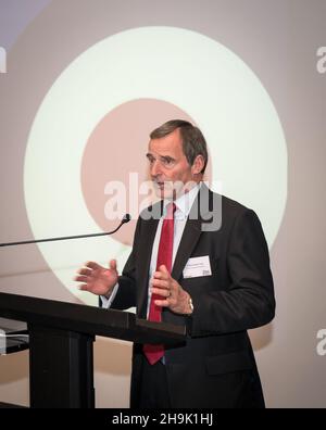 Air Chief Marshal Sir Glenn Torpy, Vorsitzender der Treuhänder des RAF Museum, sprach bei Hidden Heroes, einer Veranstaltung, die die Rolle jüdischer Freiwilliger in der Royal Air Force während des Zweiten Weltkriegs feiert, im RAF Museum in London. Die Veranstaltung ist Teil der Feierlichkeiten anlässlich des hundertjährigen Bestehens der RAF. Fotodatum: Donnerstag, 15. November 2018. Bildnachweis sollte lauten: Richard Gray/EMPICS Stockfoto