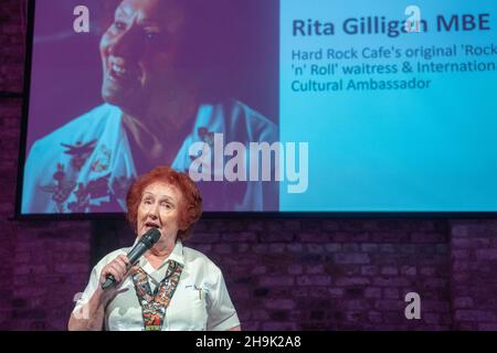 Rita Gilligan MBE, die ursprüngliche Kellnerin und internationale Kulturbotschafterin für das Hard Rock Cafe, spricht im „sind Sie erfahren? Veranstaltung in London, organisiert von Experience 101. Fototermin: Mittwoch, 20. März 2019. Bildnachweis sollte lauten: Richard Gray/EMPICS Stockfoto