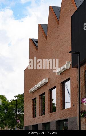 Ein Blick auf die Newport Street Gallery (Heimat der privaten Kunstsammlung von Damien Hurst), von Caruso St John Architects (2015). Von einer Open City-Architekturtour durch die Gegend von Nine Elms in London. Fototermin: Dienstag, 11. Juni 2019. Bildnachweis sollte lauten: Richard Gray/EMPICS Stockfoto