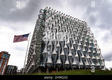 Die US-Botschaft in London des Architekten Kieran Timberlake (2017). Von einer Open City-Architekturtour durch die Gegend von Nine Elms in London. Fototermin: Dienstag, 11. Juni 2019. Bildnachweis sollte lauten: Richard Gray/EMPICS Stockfoto