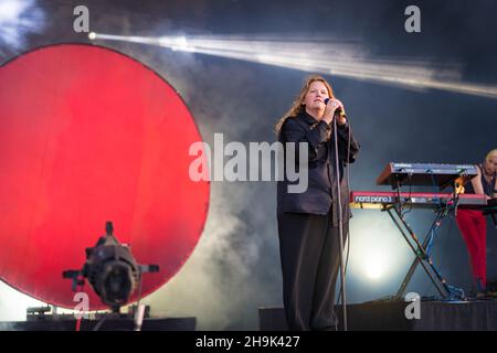 Kate Tempest tritt am Ende des Road Festivals 2019 in den Larmer Tree Gardens in Dorset auf. Fototermin: Samstag, 31. August 2019. Bildnachweis sollte lauten: Richard Gray/EMPICS Stockfoto