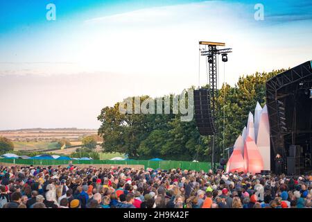 Kate Tempest tritt am Ende des Road Festivals 2019 in den Larmer Tree Gardens in Dorset auf. Fototermin: Samstag, 31. August 2019. Bildnachweis sollte lauten: Richard Gray/EMPICS Stockfoto