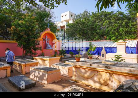 Ein alter französischer Friedhof in Pondicherry. Aus einer Serie von Reisefotos in Südindien. Fototermin: Mittwoch, 8. Januar 2020. Bildnachweis sollte lauten: Richard Gray/EMPICS Stockfoto