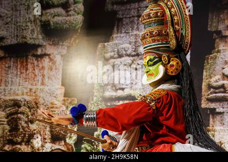 Eine Aufführung von Narakasuravadham. Aus einer Serie von Reisefotos in Kerala, Südindien. Fototermin: Freitag, 17. Januar 2020. Bildnachweis sollte lauten: Richard Gray/EMPICS Stockfoto