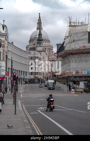 Eine nahe leerstehende Fleet Street im Zentrum Londons, da die Angst vor der Ausbreitung des Coronavirus in London greift. Fototermin: Mittwoch, 18. März 2020. Bildnachweis sollte lauten: Richard Gray/EMPICS Stockfoto