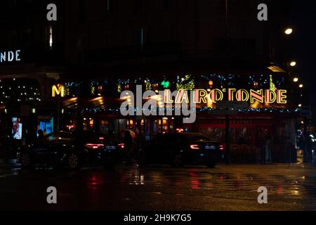 Paris nach Einbruch der Dunkelheit - La Rotonde Restaurant - Montparnasse das 14th Arrondissement Frankreich Stockfoto