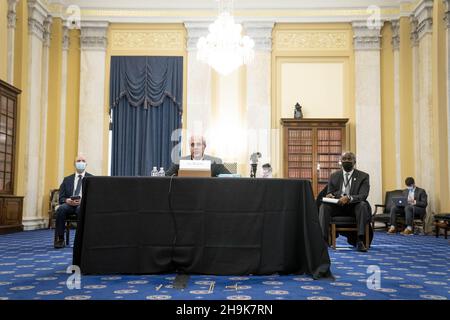 Washington, Usa. 07th Dez 2021. Michael Bolton, Generalinspekteur der US Capitol Police, bezeugt den Angriff auf das Capitol vom 6th. Januar vor dem Reglement- und Verwaltungsausschuss des Senats auf dem Capitol Hill in Washington, DC am Dienstag, dem 7. Dezember 2021. Foto von Sarah Silbiger/UPI Credit: UPI/Alamy Live News Stockfoto