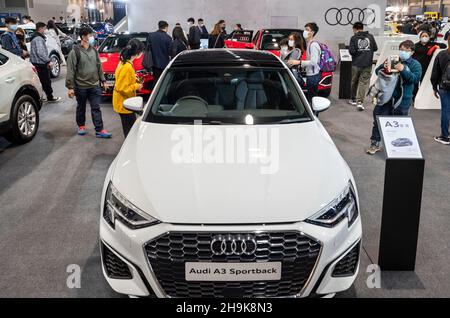 Hongkong, China. 05th Dez 2021. Die deutsche Automobilmarke Audi car A3 series wird während der Internationalen Automobil-Expo (IMXHK), die thermische und elektrische Autos und Motorräder in Hongkong zeigt, zum Verkauf angeboten. Kredit: SOPA Images Limited/Alamy Live Nachrichten Stockfoto