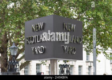 September 2021. London. New Scotland Yard, auch bekannt als Curtis Green Building, und davor Whitehall Police Station, ist ein Palast in Westminst Stockfoto