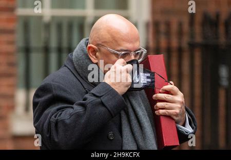 London, England, Großbritannien. 7th Dez 2021. Minister für Bildung NADHIM ZAHAWI wird gesehen, wie er die Downing Street 10 nach einem Kabinettstreffen verlässt. (Bild: © Tayfun Salci/ZUMA Press Wire) Stockfoto