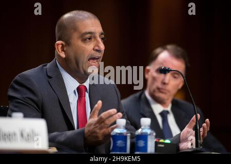 Washington, Vereinigte Staaten. 07th Dez 2021. Jamil N. Jaffer, Gründer und Executive Director, Assistenzprofessor des National Security Institute of Law und Direktor des National Security Law and Policy Program, Antonin Scalia Law School, George Mason University, erscheint vor einem Senatsausschuss für die Gerichtsverhandlung, um die Schließung von Guantanamo im Dirksen Senate Office Building in Washington zu untersuchen. DC, Dienstag, 7. Dezember 2021. Kredit: Rod Lampey/CNP/dpa/Alamy Live Nachrichten Stockfoto