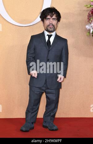 7th. Dezember 2021. London, Großbritannien. Peter Dinklage bei der Cyrano UK Premiere, Odeon Luxe Cinema, Leicester Square, London. Quelle: Doug Peters/EMPICS/Alamy Live News Stockfoto