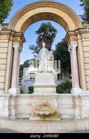 Fuente de Hispania, monumentaler Brunnen, der als Zugang zum María Luisa Park in Sevilla, Andalusien, Spanien diente Stockfoto