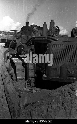 Stettin, 1948-09. Rozbudowa Portu Szczeciñskiego. Budowa stacji rozrz¹dowej, która bêdzie obs³ugiwa³a basen prze³adunkowy. msa PAP Dok³adny dzieñ wydarzenia nieustalony. Szczecin, September 1948. Die Entwicklung des Hafens von Stettin. Der Bau des Rangierbahnhofs für den Betrieb des Umladebeckens. msa PAP Stockfoto