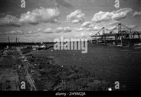 Stettin, 1948-09. Rozbudowa Portu Szczeciñskiego. NZ. Budowa stacji rozrz¹dowej, która bêdzie obs³ugiwa³a basen prze³adunkowy. msa PAP Dok³adny dzieñ wydarzenia nieustalony. Szczecin, September 1948. Die Entwicklung des Hafens von Stettin. Der Bau des Rangierbahnhofs für den Betrieb des Umladebeckens. msa PAP Stockfoto