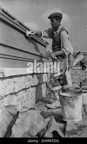 Warszawa, 1948-09. Budowa siedla mieszkaniowego przodowników pracy na Mariensztacie wed³ug projektów zespo³u architektów pod kierownictwem Zygmunta Stêpiñskiego i Józefa Sigalina. wb PAP Dok³adny dzieñ wydarzenia nieustalony. Warschau, September 1948. Bau einer Wohnsiedlung für Heroes of Labor im Stadtteil Mariensztat. Das Anwesen wurde von einem Team von Architekten unter der Leitung von Zygmunt Stepinski und Jozef Sigalin entworfen. wb PAP Stockfoto