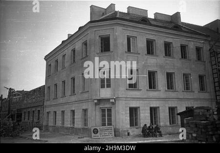 Warszawa, 1948-09. Budowa siedla mieszkaniowego przodowników pracy na Mariensztacie wed³ug projektów zespo³u architektów pod kierownictwem Zygmunta Stêpiñskiego i Józefa Sigalina. wb PAP Dok³adny dzieñ wydarzenia nieustalony. Warschau, September 1948. Bau einer Wohnsiedlung für Heroes of Labor im Stadtteil Mariensztat. Das Anwesen wurde von einem Team von Architekten unter der Leitung von Zygmunt Stepinski und Jozef Sigalin entworfen. wb PAP Stockfoto