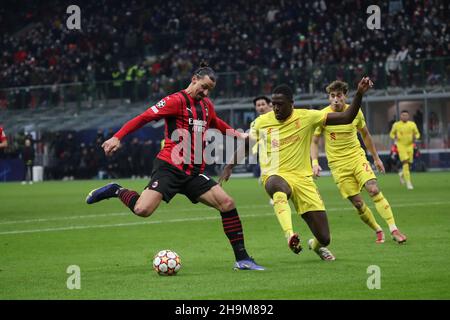 Mailand, Italien. 07th Dez 2021. Zlatan Ibrahimovic während des AC Milan gegen Liverpool, UEFA Champions League Fußballspiel in Mailand, Italien, 07 2021. Dezember Quelle: Independent Photo Agency/Alamy Live News Stockfoto