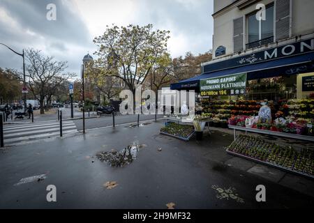 Schöner Blumenladen in Paris, Frankreich Stockfoto