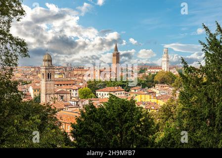 Blick von Verona aus dem öffentlichen Park Giardino Giusti, Italien Stockfoto