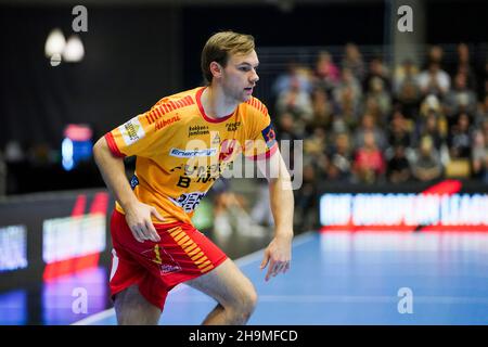 Odense, Dänemark. 07th Dez 2021. Mathias Gidsel (19) von GOG beim EHF-Europaliga-Spiel zwischen GOG und TBV Lemgo Lippe in der Jyske Bank Arena in Odense. (Foto: Gonzales Photo/Alamy Live News Stockfoto