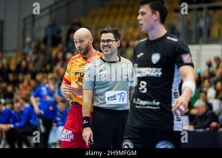 Odense, Dänemark. 07th Dez 2021. Schiedsrichter Radojko Brkic beim EHF-Europaliga-Spiel zwischen GOG und TBV Lemgo Lippe in der Jyske Bank Arena in Odense. (Foto: Gonzales Photo/Alamy Live News Stockfoto