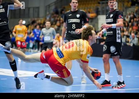 Odense, Dänemark. 07th Dez 2021. Mathias Gidsel (19) von GOG beim EHF-Europaliga-Spiel zwischen GOG und TBV Lemgo Lippe in der Jyske Bank Arena in Odense. (Foto: Gonzales Photo/Alamy Live News Stockfoto