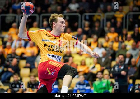 Odense, Dänemark. 07th Dez 2021. Simon Pytlick (2) von GOG beim EHF-Europaliga-Spiel zwischen GOG und TBV Lemgo Lippe in der Jyske Bank Arena in Odense. (Foto: Gonzales Photo/Alamy Live News Stockfoto