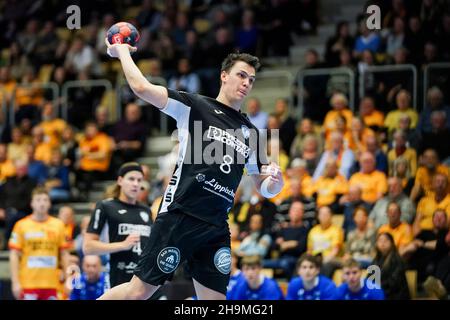 Odense, Dänemark. 07th Dez 2021. Frederik Simak (8) von TBV Lemgo Lippe beim EHF-Europaliga-Spiel zwischen GOG und TBV Lemgo Lippe in der Jyske Bank Arena in Odense. (Foto: Gonzales Photo/Alamy Live News Stockfoto