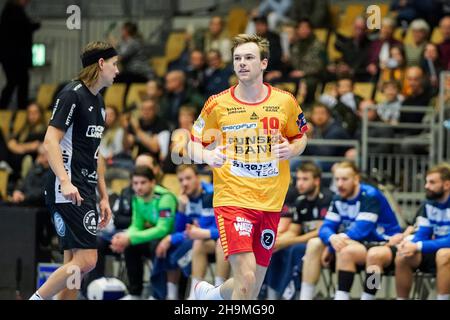 Odense, Dänemark. 07th Dez 2021. Mathias Gidsel (19) von GOG beim EHF-Europaliga-Spiel zwischen GOG und TBV Lemgo Lippe in der Jyske Bank Arena in Odense. (Foto: Gonzales Photo/Alamy Live News Stockfoto