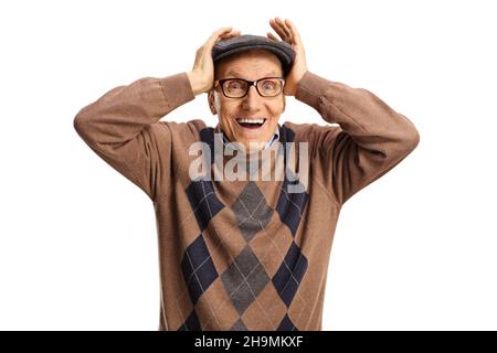 Überraschte ältere Mann hält seinen Kopf isoliert auf weißem Hintergrund Stockfoto