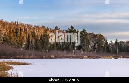 Lower Clam Lake an einem kalten Dezembermorgen. Stockfoto