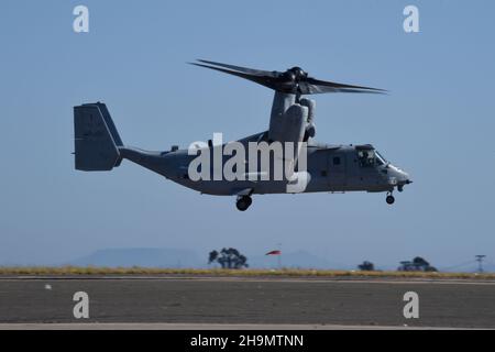 United States Marine Corps MV-22 Osprey während einer Flugdemonstration an Bord von MCAS Miramar in San Diego, Kalifornien. Stockfoto