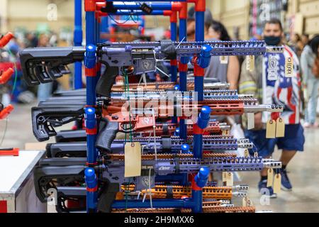 Florida Gun Shows, der größte Veranstalter der Waffenausstellung in Florida. Neue, gebrauchte und antike Schusswaffen, Munitionsmittel, Schussmittel, Messer. Waffenbekleidung. Stockfoto