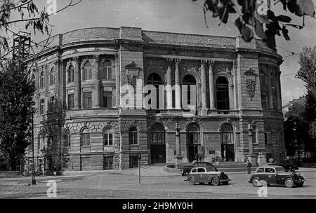 Warszawa, 1948-10-04. Rozpoczêcie roku akademickiego dla 5 tys. studentów Politechniki Warszawskiej. Czynne s¹ ju¿ wszystkie wydzia³y. Nz. Gmach G³ówny. mw PAP Warschau, 4. Oktober 1948. Die Eröffnung des Studentenjahres an der Technischen Universität Warschau. Geöffnet sind alle Abteilungen. Im Bild: Das Hauptgebäude. mw PAP Stockfoto