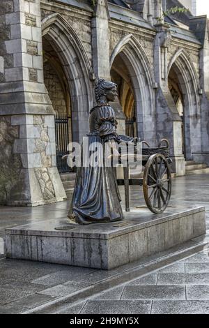 Molly Malone Statue, Dublin durch die Linse, Wandern in Dublin, Stadtfotografie, Straßenfotografie, Dublin, Irland Stockfoto