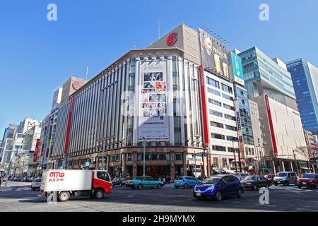 Der Hakuhinkan Toy Park in Ginza ist das Hauptgeschäft für dieses Spielzeuggeschäft und erstreckt sich über fünf Stockwerke. Stockfoto