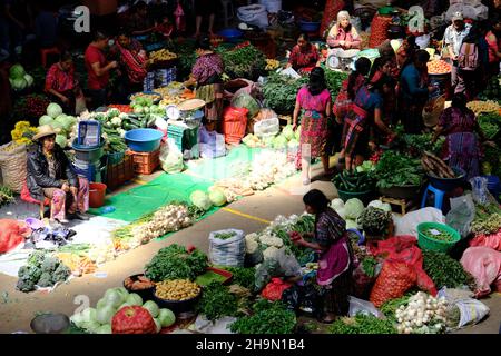 Guatemala Chichicastenango Plaza y Mercado - farbenfroher Open-Air-Markt - steht Stockfoto