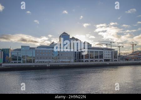 Docklands, Dublin, Dublin Docklands in Pandemium covid-19, Irland, Sir John Rogerson's Quay, City Quay, River Liffey Walk, Dublin, Irland Stockfoto